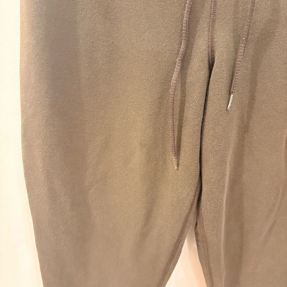 Lululemon Cropped Sweatpants - Picture 7 of 9